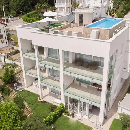 Lara With Rooftop Swimming Pool *