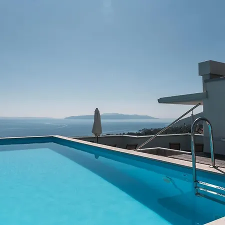 Lara With Rooftop Swimming Pool Apartmán Ičići