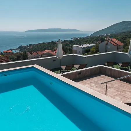 Lara With Rooftop Swimming Pool