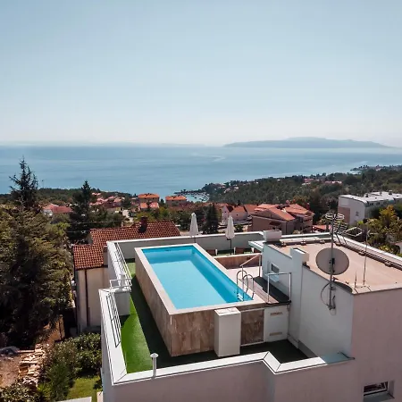 Lara With Rooftop Swimming Pool Apartment