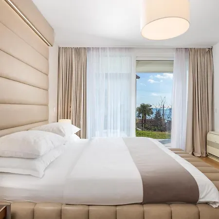 Lara With Rooftop Swimming Pool Apartmán Ičići