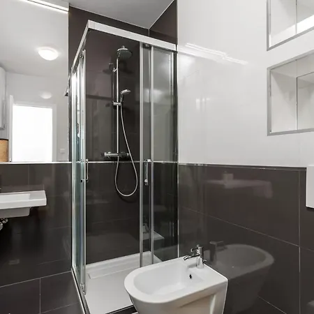 Lara With Rooftop Swimming Pool Apartmán