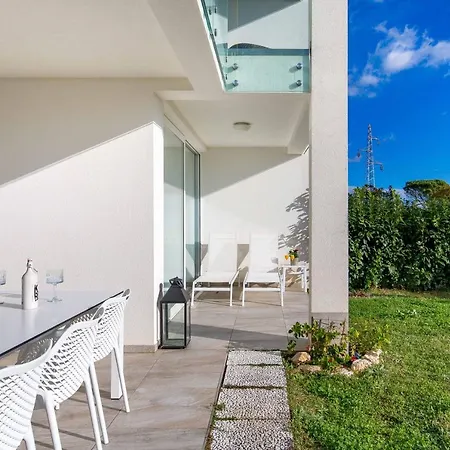 Apartmán Lara With Rooftop Swimming Pool Ičići