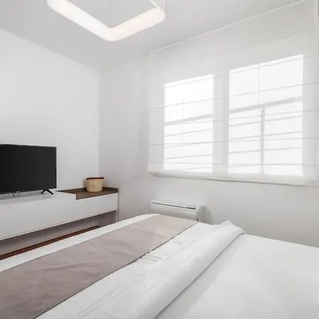 Lara With Rooftop Swimming Pool * Ičići