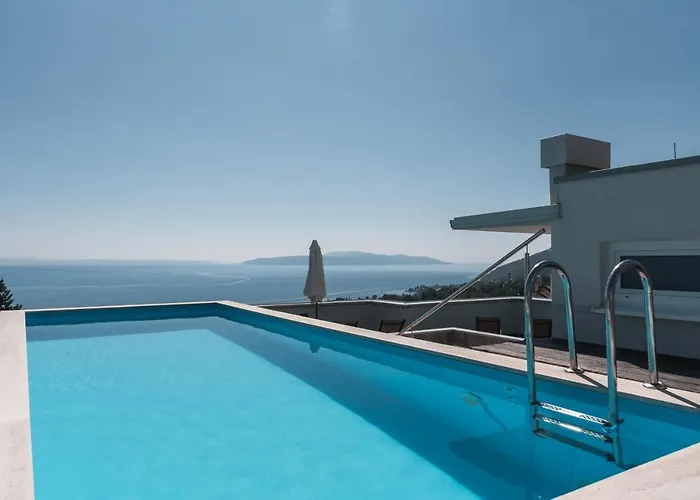Lara With Rooftop Swimming Pool Apartment Icici