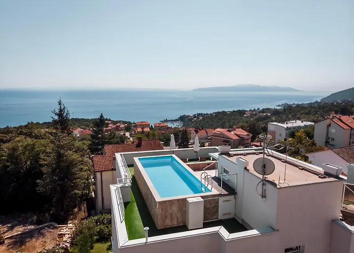 Lara With Rooftop Swimming Pool Apartment