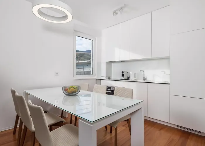 Apartament Lara With Rooftop Swimming Pool *