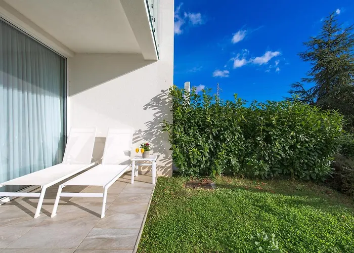 Lara With Rooftop Swimming Pool *