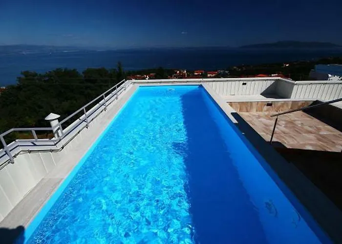 Lara With Rooftop Swimming Pool Apartment *